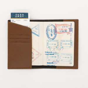 Protège passeport ouvert personnalisable avec documents