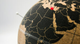 Globe terrestre décoratif en liège personnalisable avec épingles, design élégant