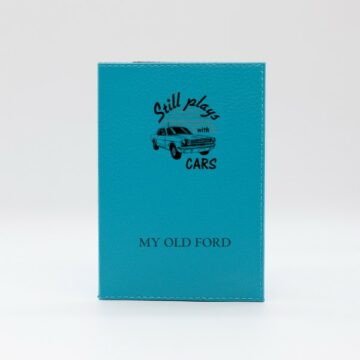 Pochette Carte Grise Personnalisée en cuir végan, fabriquée en France, couleur bleu turquoise, disponible en plusieurs couleurs - TREIZKOT