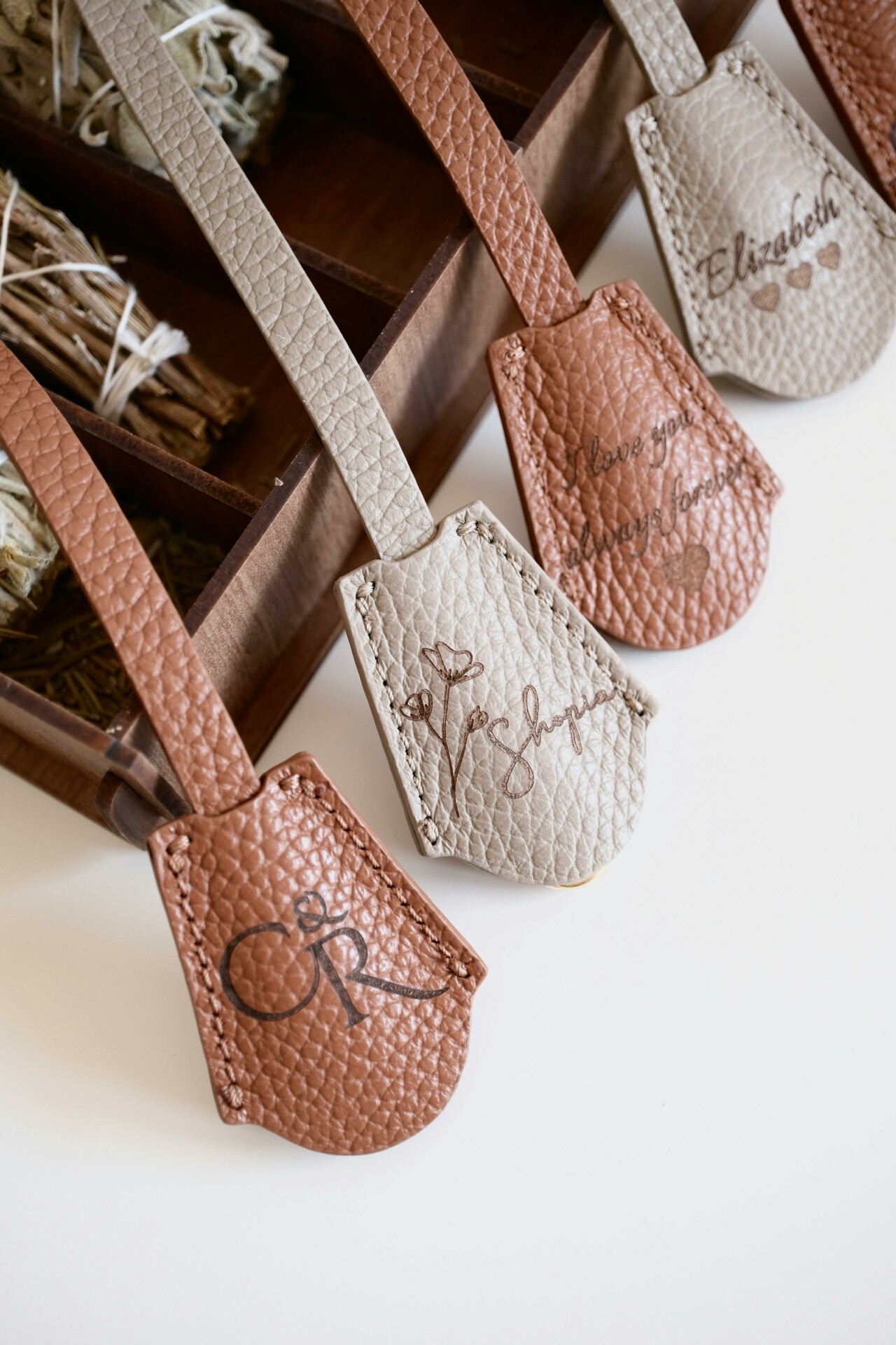 Accessoires de maroquinerie de voyage personnalisés et cadeaux