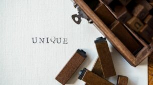 Tendances 2025 : IA et personnalisation pour accessoires de voyage et maroquinerie