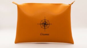 trousse personnalisée voyage dans valise prête au départ