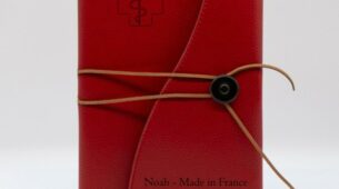 Protège carnet de santé rouge avec prénom gravé personnalisé