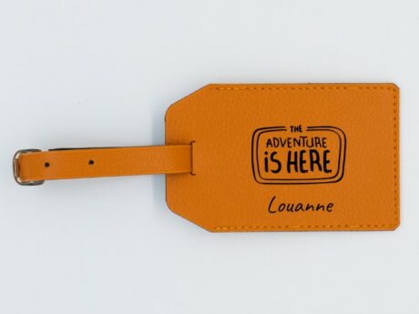Étiquette bagage personnalisée orange avec dessin et texte gravés